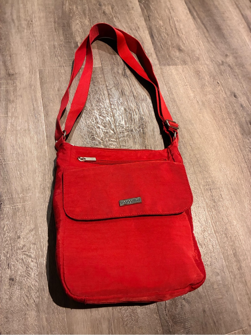 Baggallini Red Crossbody Nylon Shoulder Bag. Great for travel. Adjustable strap